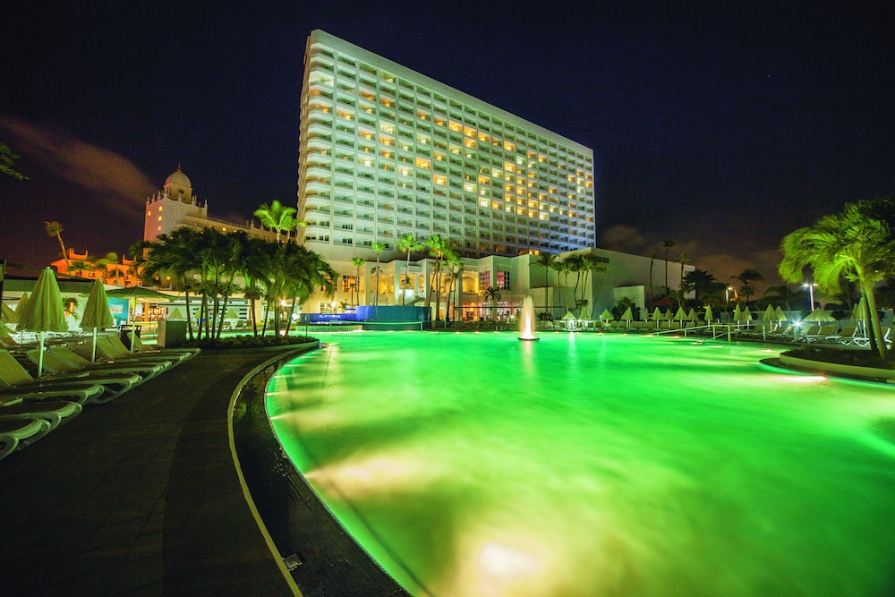 Hotel Riu Palace Antillas - Adults Only - All Inclusive — Swimming pool in Noord, Aruba