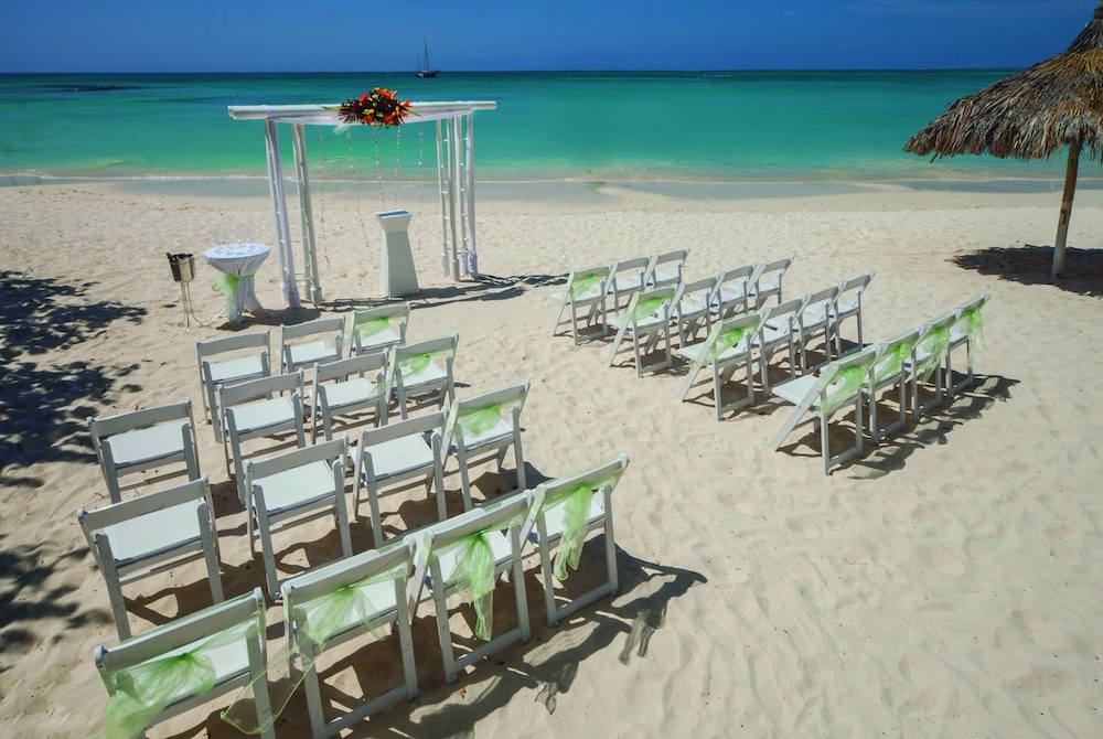 Hotel Riu Palace Antillas - Adults Only - All Inclusive — Beach in Noord, Aruba
