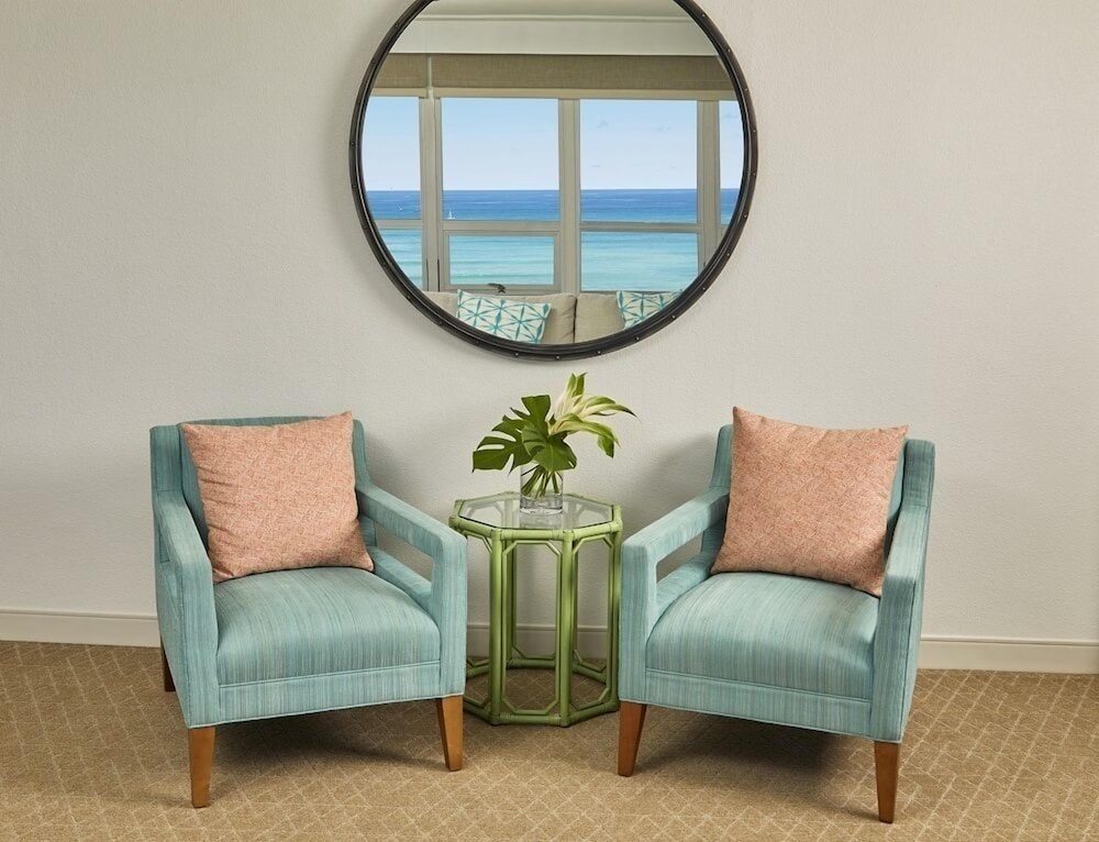 Queen Kapiolani Hotel — Hotel rooms in Honolulu, Hawaii