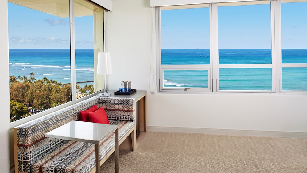 Queen Kapiolani Hotel — Hotel rooms in Honolulu, Hawaii