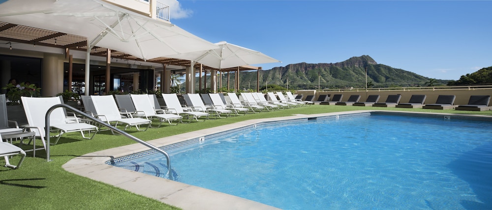 Queen Kapiolani Hotel — Swimming pool in Honolulu, Hawaii