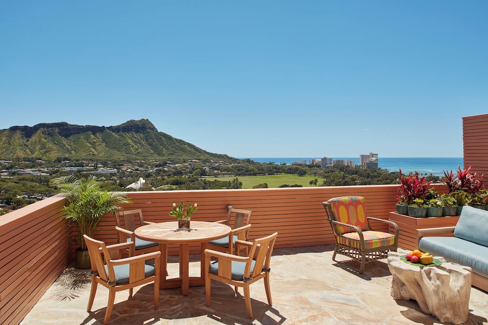 Queen Kapiolani Hotel — Attractions in the area in Honolulu, Hawaii