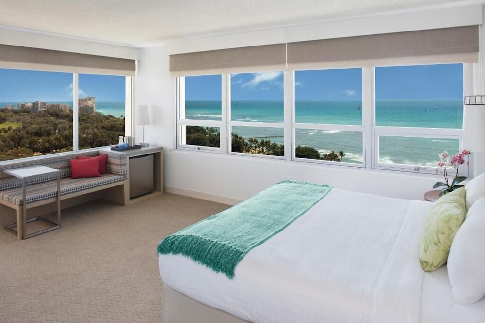Queen Kapiolani Hotel — Hotel rooms in Honolulu, Hawaii