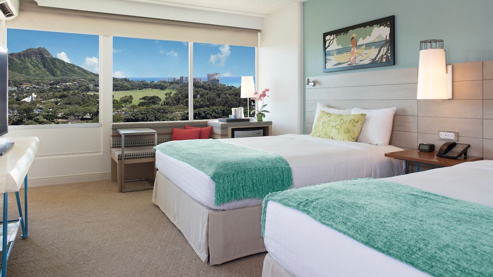 Queen Kapiolani Hotel — Hotel rooms in Honolulu, Hawaii