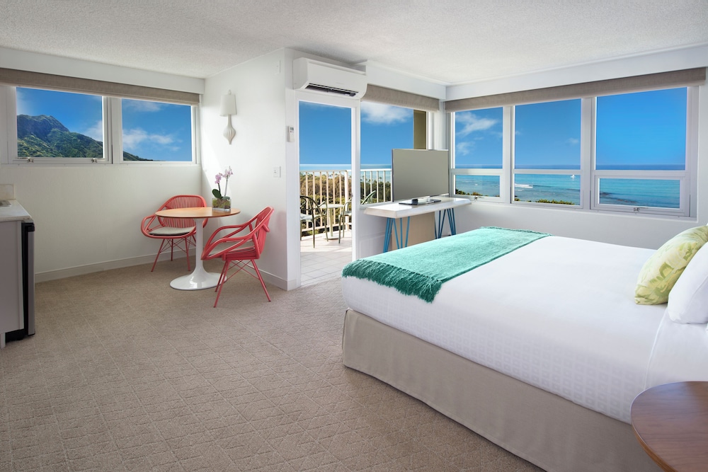 Queen Kapiolani Hotel — Hotel rooms in Honolulu, Hawaii