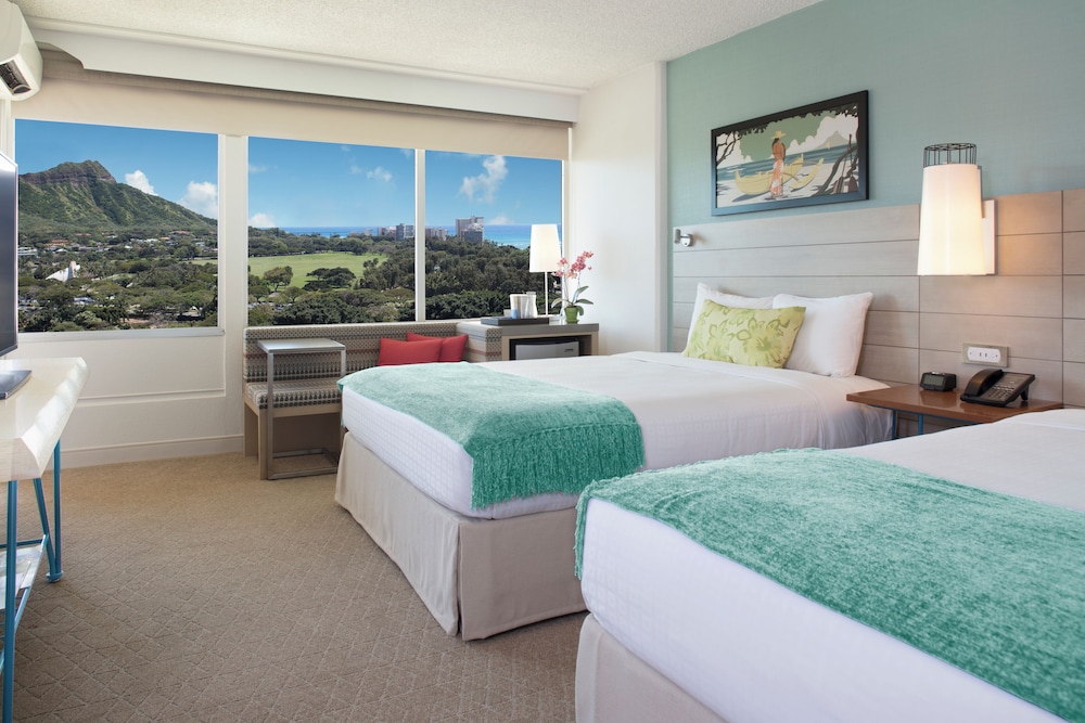 Queen Kapiolani Hotel — Hotel rooms in Honolulu, Hawaii