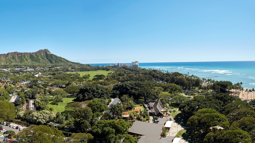 Queen Kapiolani Hotel — Main photo in Honolulu, Hawaii