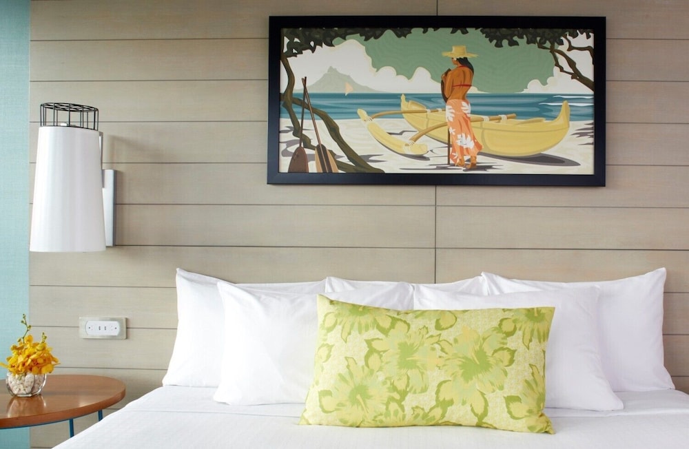 Queen Kapiolani Hotel — Hotel rooms in Honolulu, Hawaii