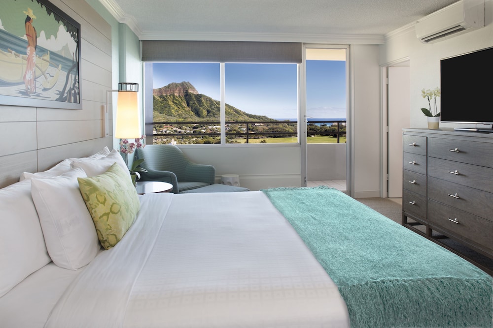 Queen Kapiolani Hotel — Hotel rooms in Honolulu, Hawaii