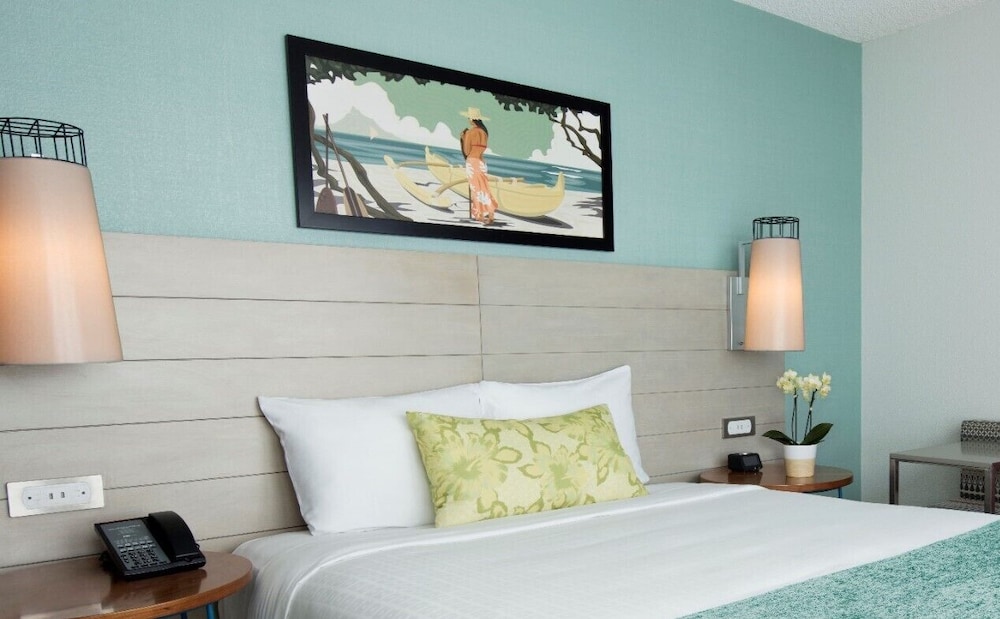 Queen Kapiolani Hotel — Hotel rooms in Honolulu, Hawaii