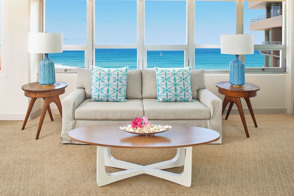 Queen Kapiolani Hotel — Hotel rooms in Honolulu, Hawaii