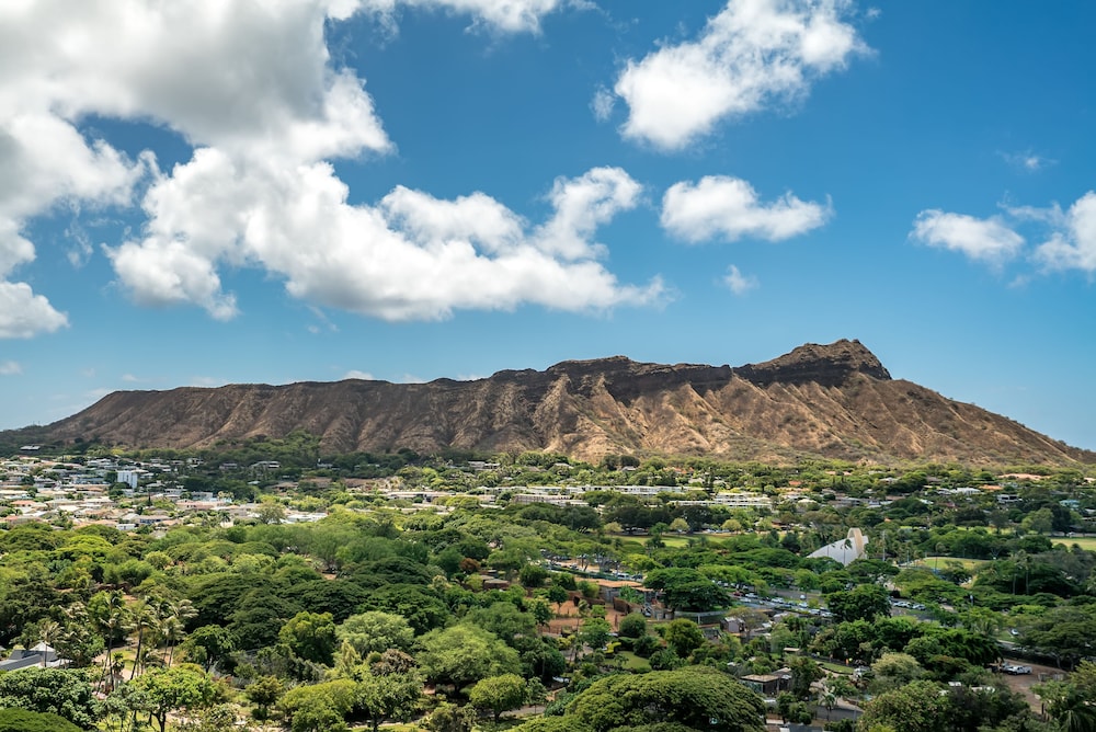 Queen Kapiolani Hotel — Attractions in the area in Honolulu, Hawaii