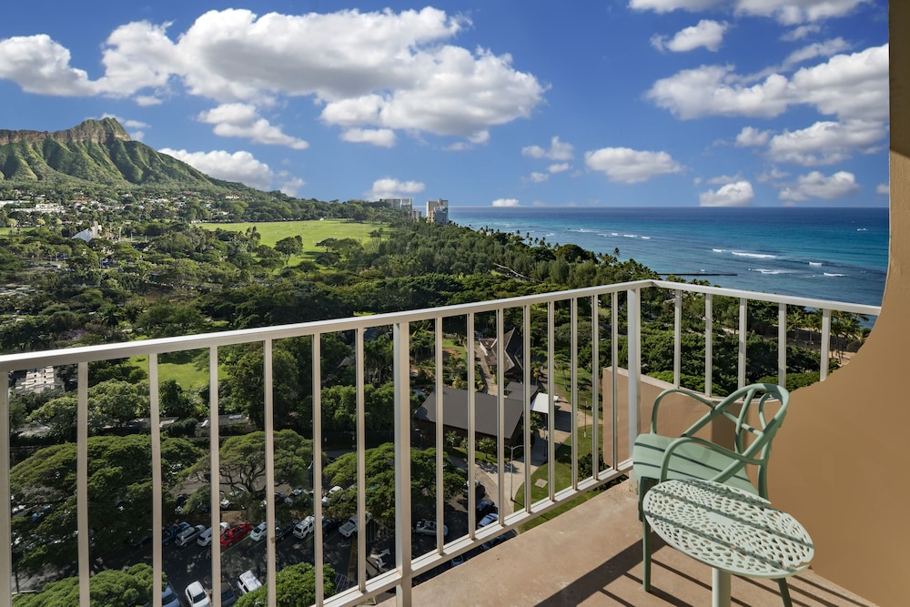 Queen Kapiolani Hotel — Attractions in the area in Honolulu, Hawaii