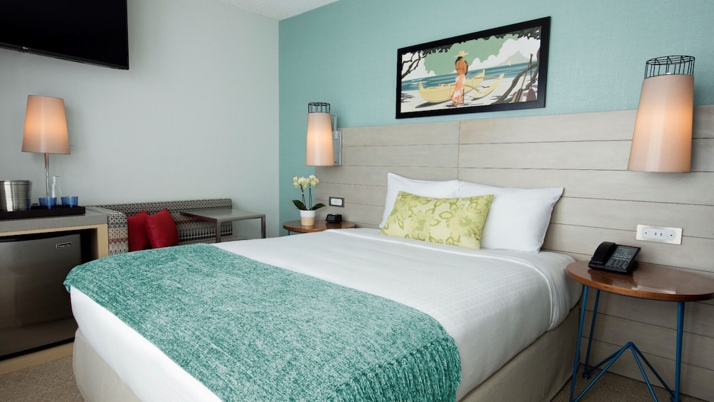Queen Kapiolani Hotel — Hotel rooms in Honolulu, Hawaii