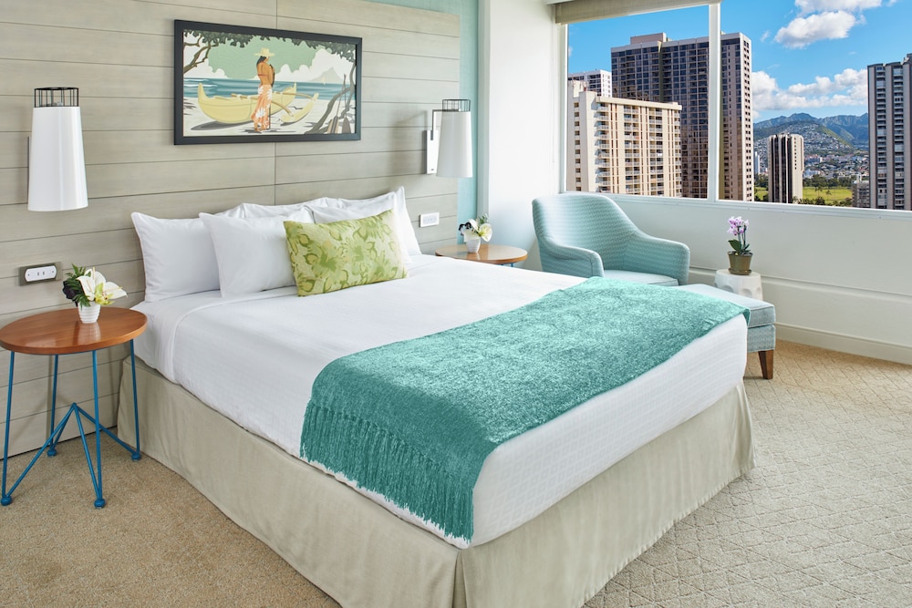 Queen Kapiolani Hotel — Hotel rooms in Honolulu, Hawaii