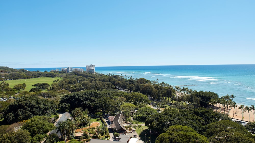 Queen Kapiolani Hotel — Attractions in the area in Honolulu, Hawaii