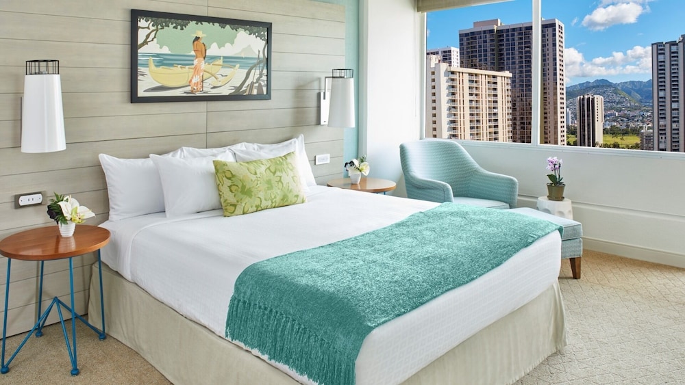 Queen Kapiolani Hotel — Hotel rooms in Honolulu, Hawaii