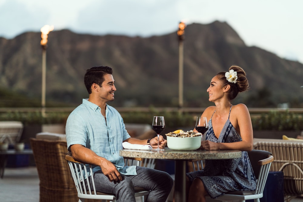 Queen Kapiolani Hotel — Restaurant & bars in Honolulu, Hawaii