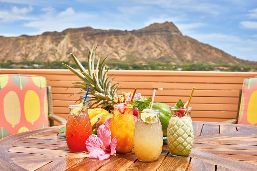 Queen Kapiolani Hotel — Restaurant & bars in Honolulu, Hawaii