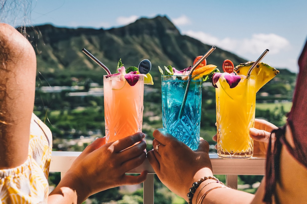 Queen Kapiolani Hotel — Restaurant & bars in Honolulu, Hawaii