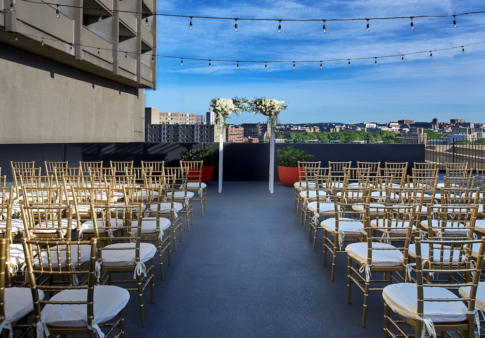 Revere Hotel Boston Common — Hotel building in Boston, Massachusetts