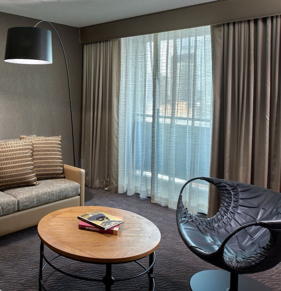 Revere Hotel Boston Common — Hotel rooms in Boston, Massachusetts