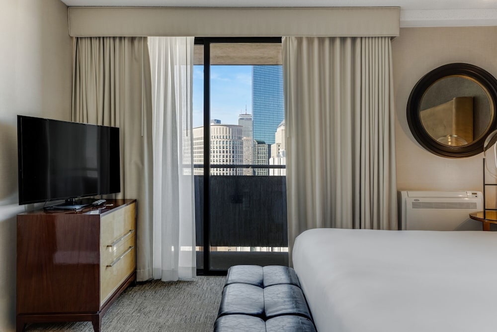 Revere Hotel Boston Common — Hotel rooms in Boston, Massachusetts