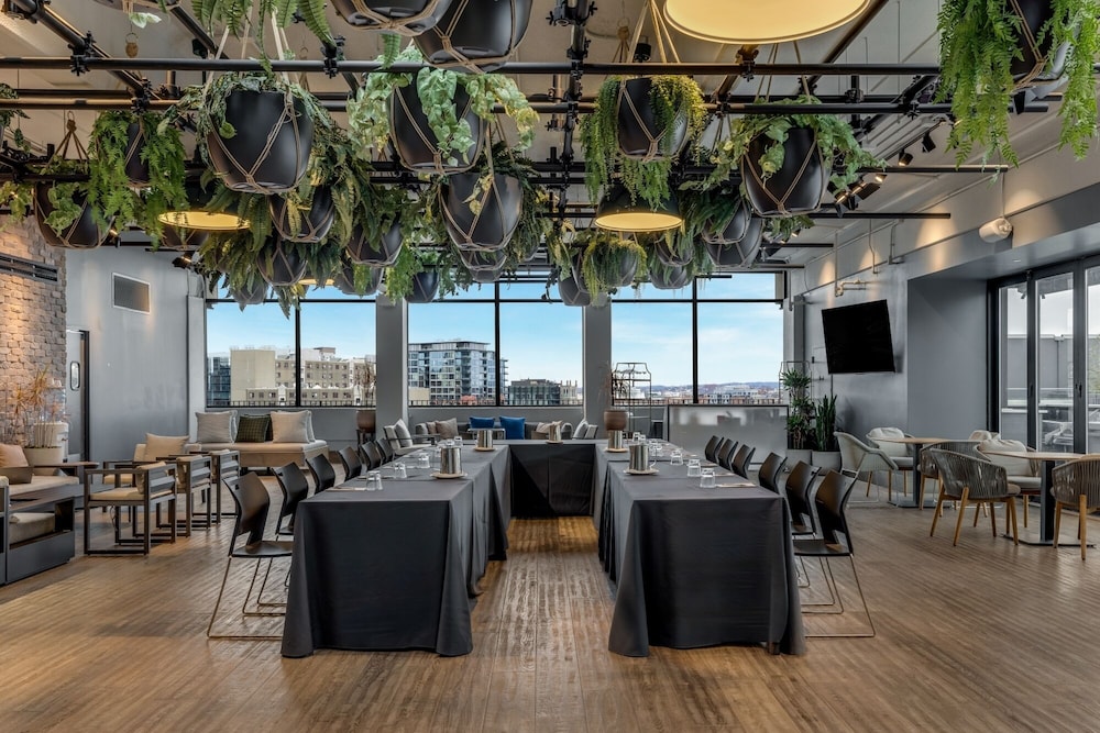 Revere Hotel Boston Common — Restaurant & bars in Boston, Massachusetts