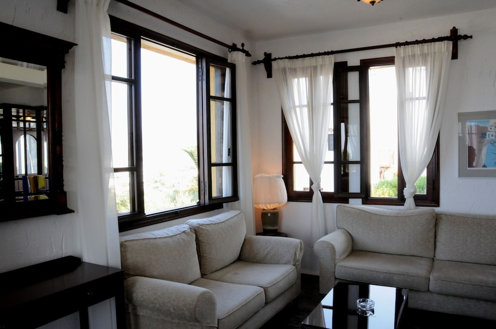 Hersonissos Village Hotel & Bungalows - All inclusive — Hotel rooms in Hersonissos