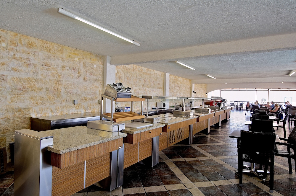 Hersonissos Village Hotel & Bungalows - All inclusive — Restaurant & bars in Hersonissos