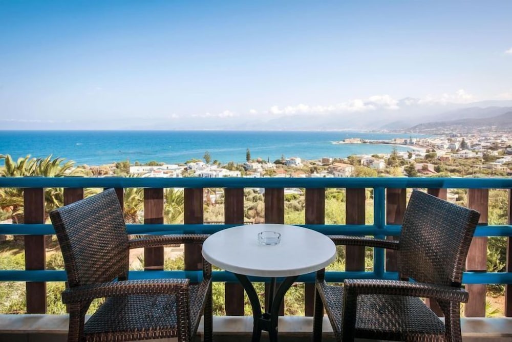 Hersonissos Village Hotel & Bungalows - All inclusive — Hotel rooms in Hersonissos