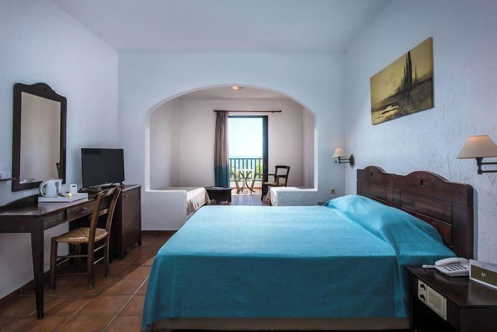 Hersonissos Village Hotel & Bungalows - All inclusive — Hotel rooms in Hersonissos