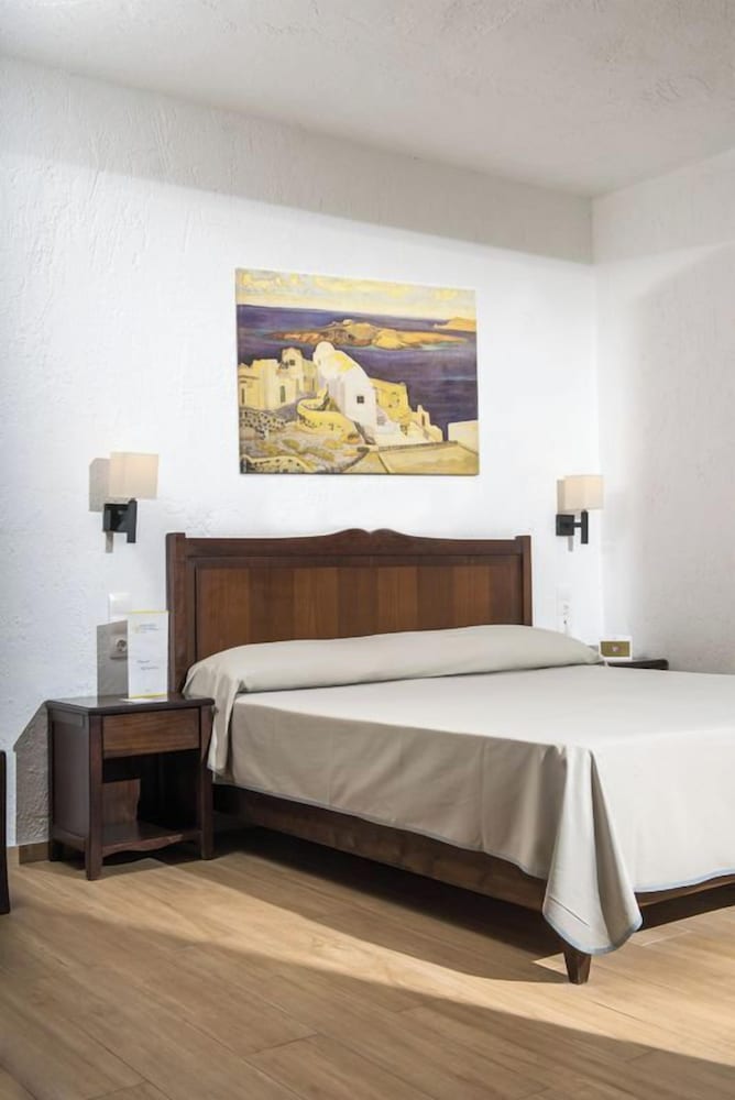Hersonissos Village Hotel & Bungalows - All inclusive — Hotel rooms in Hersonissos