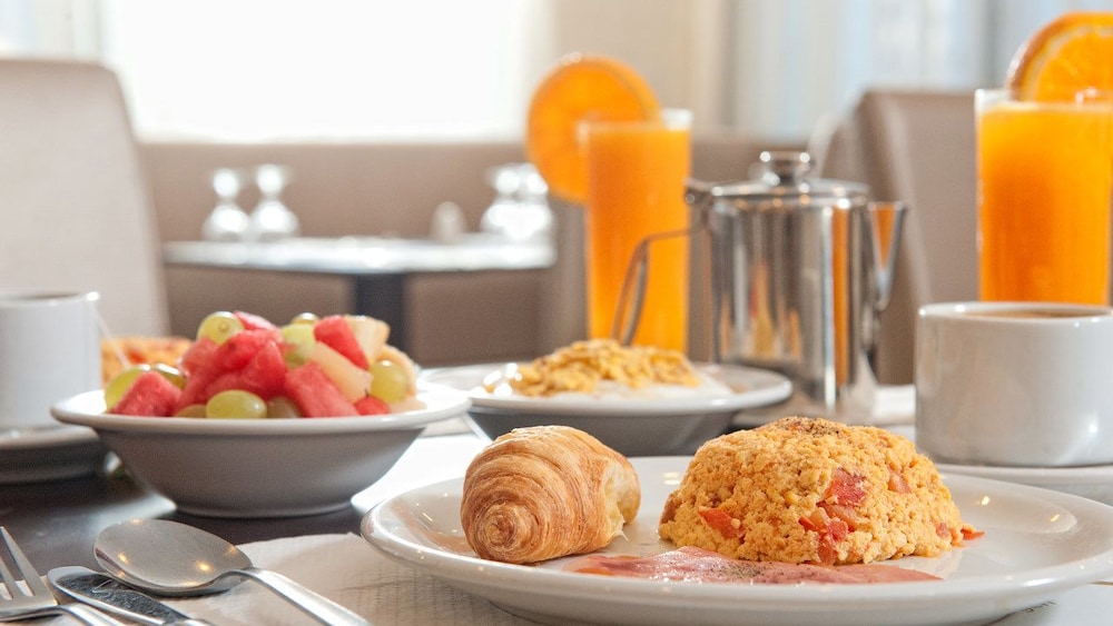 Hersonissos Village Hotel & Bungalows - All inclusive — Restaurant & bars in Hersonissos