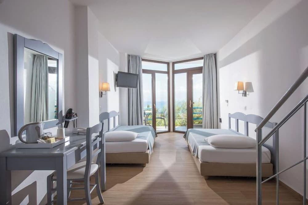 Hersonissos Village Hotel & Bungalows - All inclusive — Hotel rooms in Hersonissos