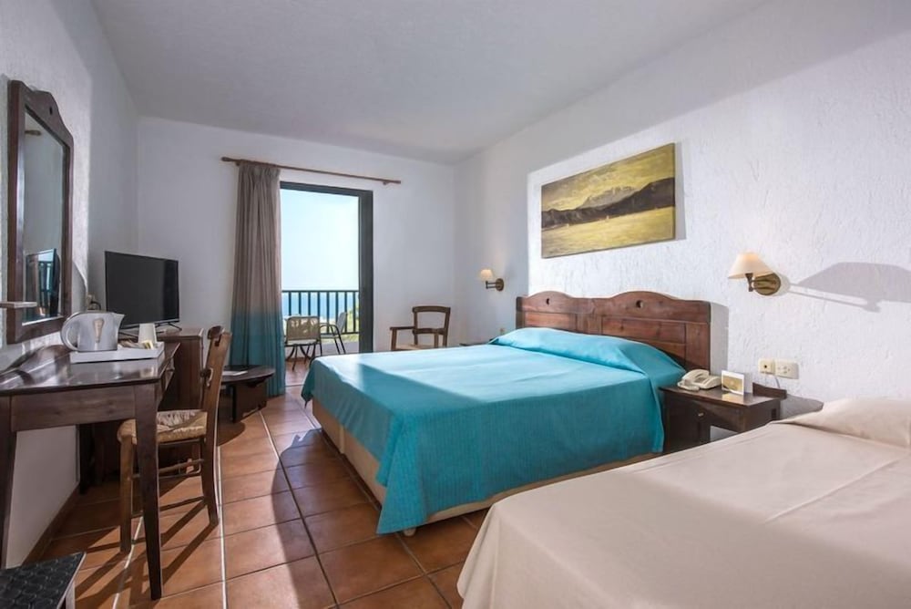Hersonissos Village Hotel & Bungalows - All inclusive — Hotel rooms in Hersonissos
