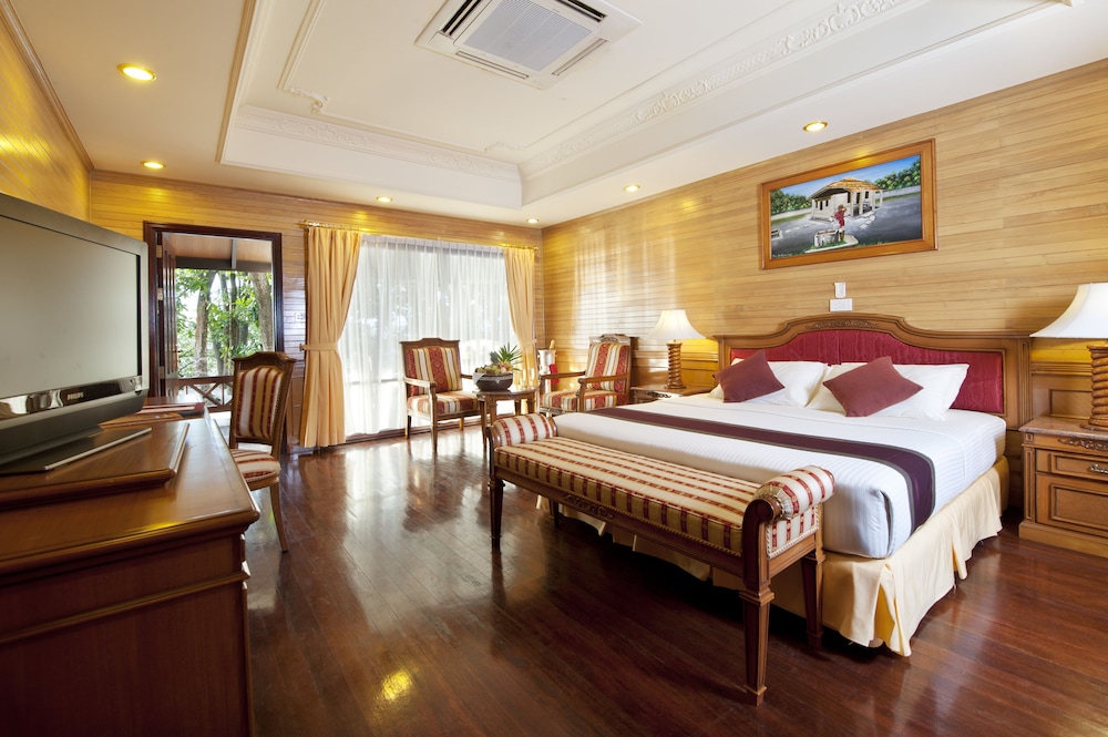 Royal Island Resort & Spa — Baa Atoll, Baa
