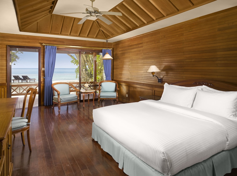 Royal Island Resort & Spa — Baa Atoll, Baa