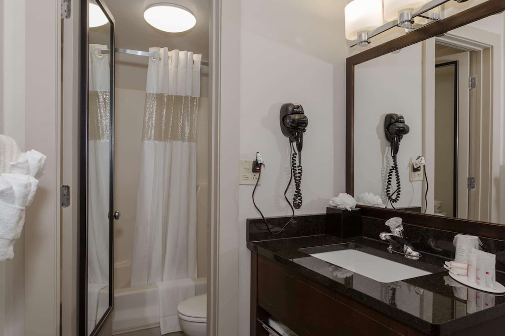 Ramada by Wyndham Boston — Hotel rooms in Boston, Massachusetts