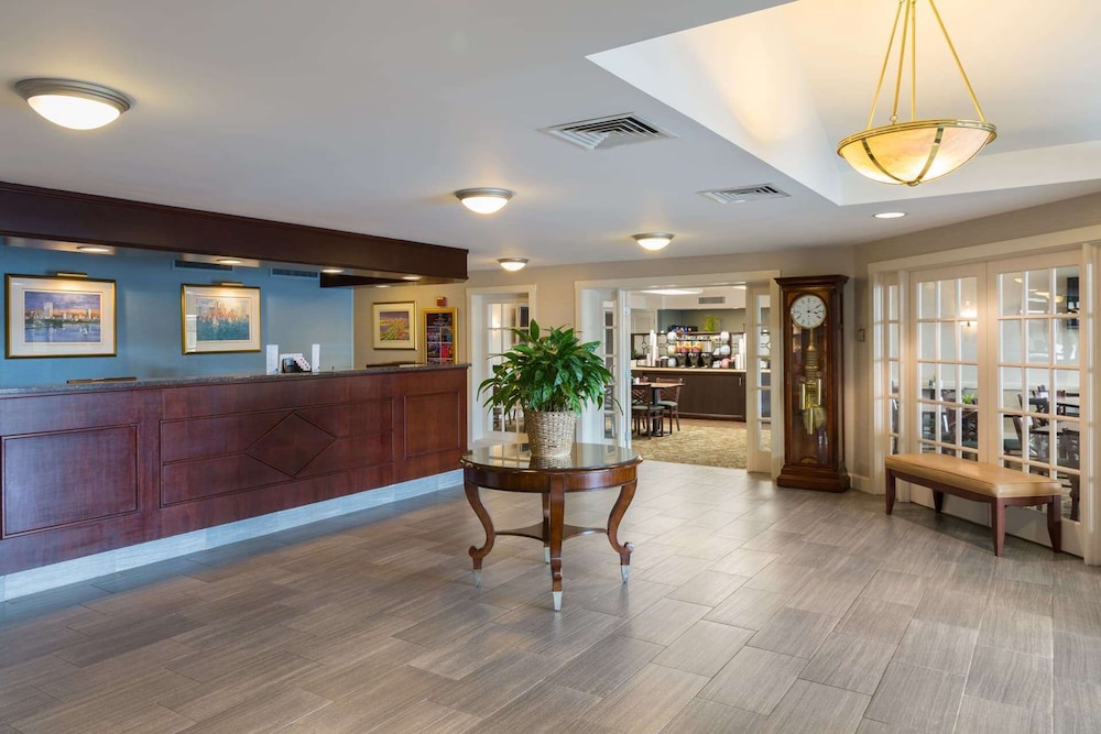 Ramada by Wyndham Boston — Hotel building in Boston, Massachusetts
