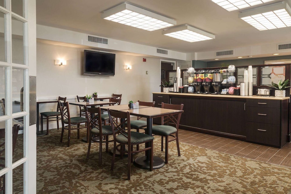Ramada by Wyndham Boston — Restaurant & bars in Boston, Massachusetts