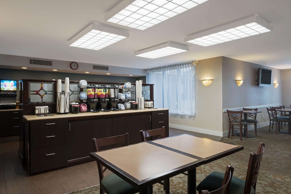 Ramada by Wyndham Boston — Restaurant & bars in Boston, Massachusetts