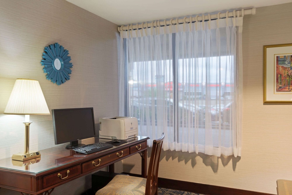 Ramada by Wyndham Boston — Hotel rooms in Boston, Massachusetts