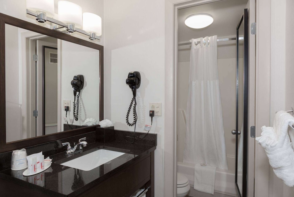 Ramada by Wyndham Boston — Hotel rooms in Boston, Massachusetts