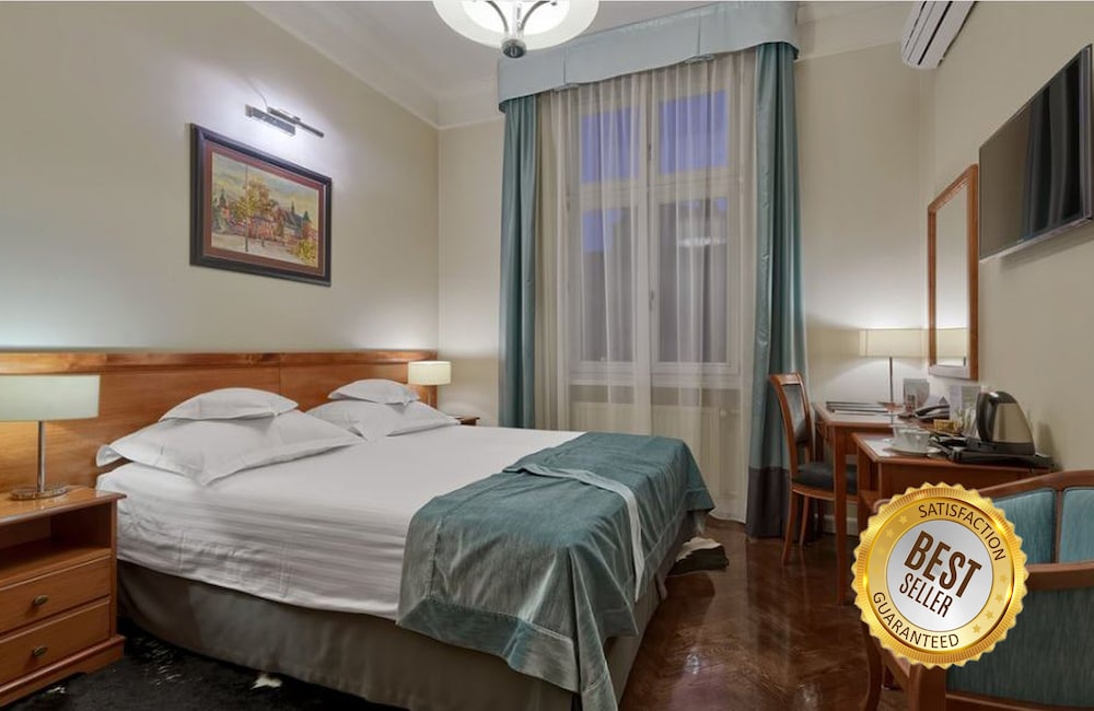 Hotel Senacki — Hotel rooms in Krakow, Lesser Poland