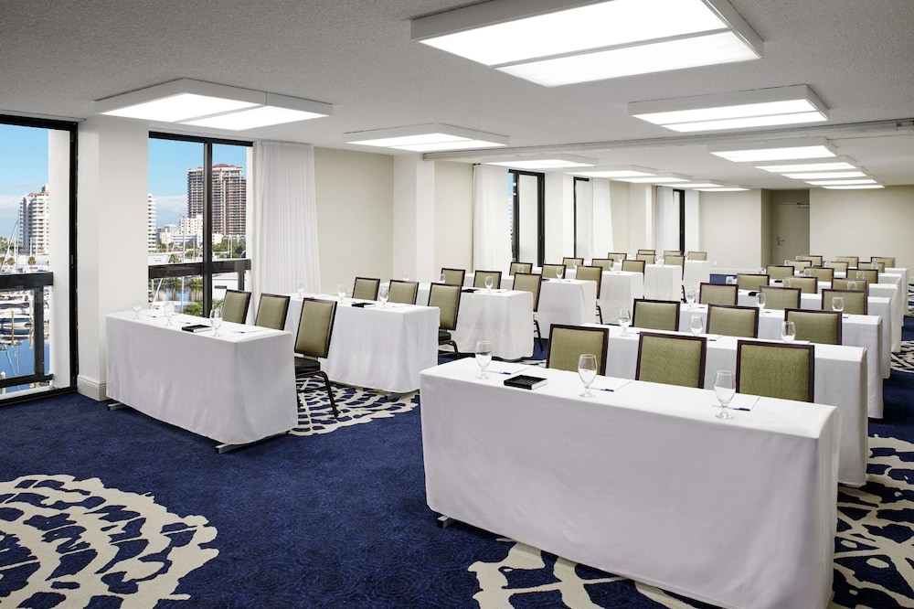 Bahia Mar Ft. Lauderdale Beach- a DoubleTree by Hilton Hotel — Hotel building in Fort Lauderdale, Florida