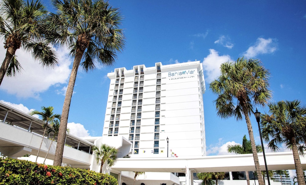 Bahia Mar Ft. Lauderdale Beach- a DoubleTree by Hilton Hotel — Hotel building in Fort Lauderdale, Florida