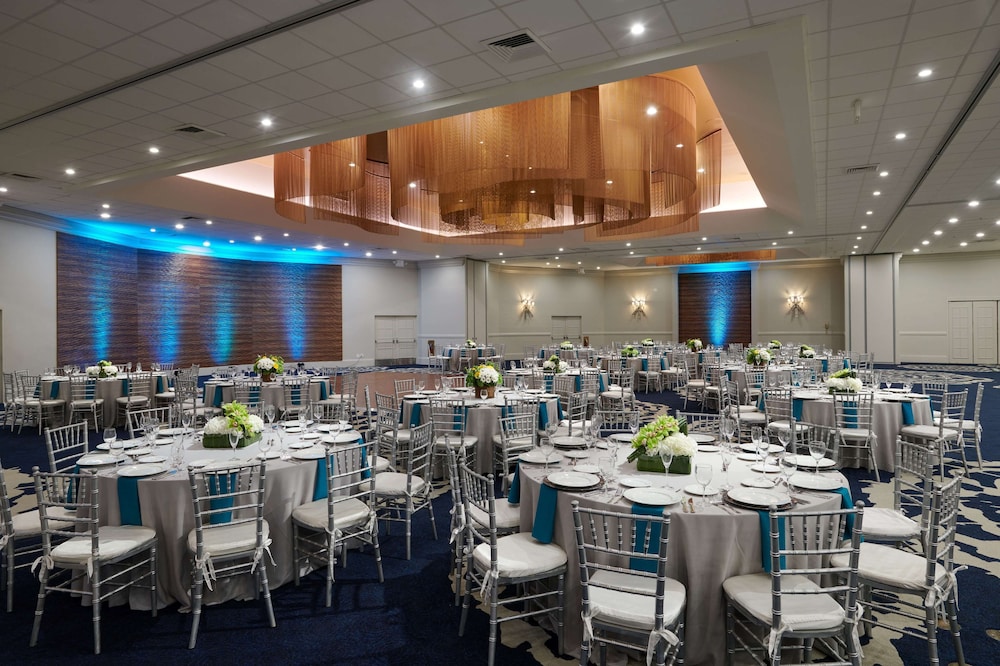 Bahia Mar Ft. Lauderdale Beach- a DoubleTree by Hilton Hotel — Restaurant & bars in Fort Lauderdale, Florida