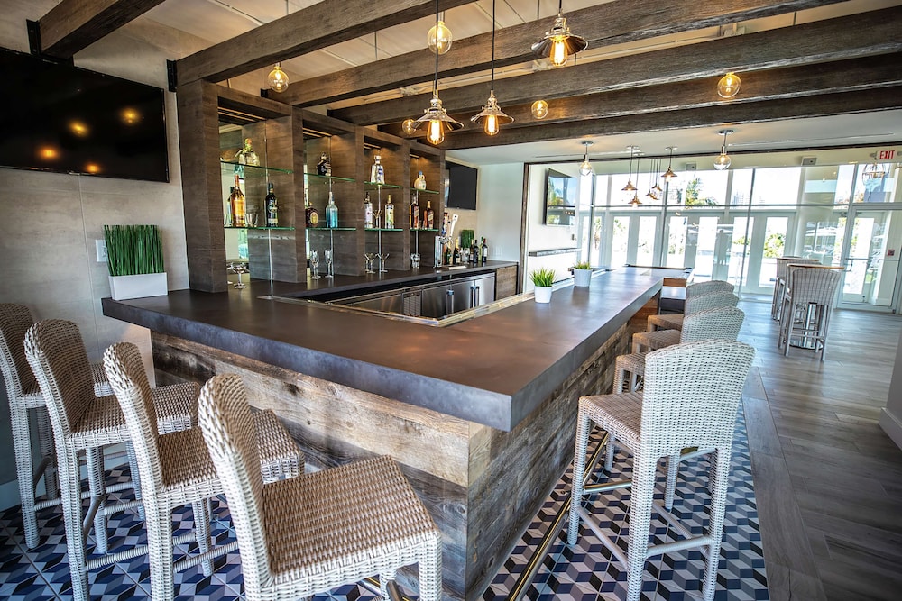 Bahia Mar Ft. Lauderdale Beach- a DoubleTree by Hilton Hotel — Restaurant & bars in Fort Lauderdale, Florida