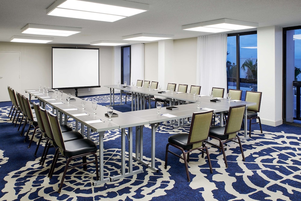 Bahia Mar Ft. Lauderdale Beach- a DoubleTree by Hilton Hotel — Hotel building in Fort Lauderdale, Florida